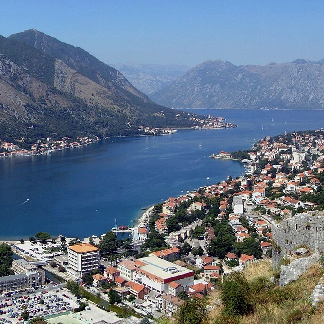 Kotor i zaliv, pogled sa starih gradskih zidina